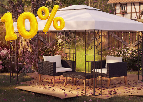 Gartenpavillon mit zwei Rattan-Loungest&uuml;hlen und einem kleinen Tisch darunter, in einem gem&uuml;tlichen Hinterhof mit Blumen, rosa Konfetti und goldenen 10%-Rabatt-Ballons, die ein saisonales Angebot f&uuml;r Pavillons und Garten&uuml;berdachungen bewerben.