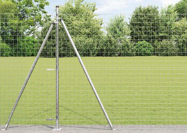 Gartenzaun aus Metallgitter mit Pfosten.