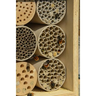 LUXUS-INSEKTENHOTELS Bienenhaus mit Papierhülsen und Löchern