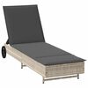 vidaXL Sonnenliege mit Rollen und Auflage Hellgrau Poly Rattan