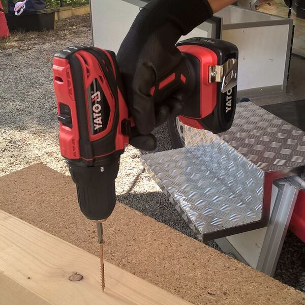 YATO Bohrschrauber mit 2,0Ah Li-Ion Akku 18V 40Nm