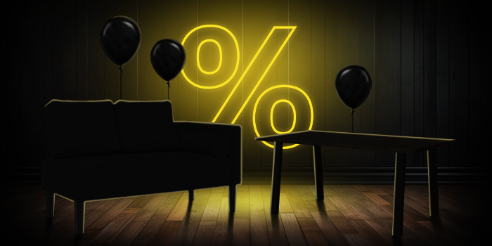  Schwarzes Sofa und Holztisch mit schwarzen Ballons vor einem leuchtend gelben Prozentzeichen auf dunklem Holzboden.