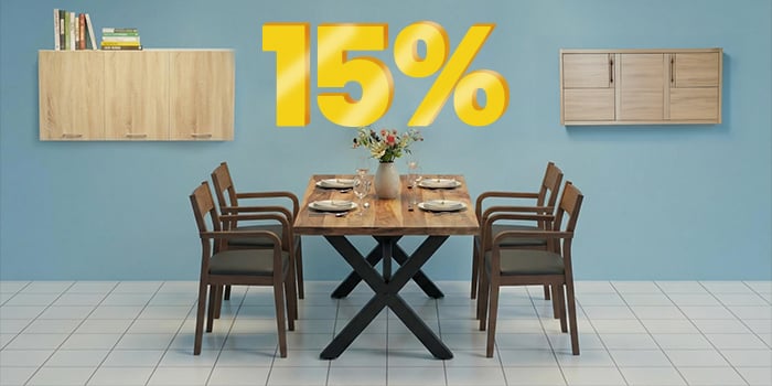 Banner-Bild mit einem „15 %“-Rabatt in großen gelben 3D-Zahlen über einem modernen Esszimmer mit einem Holztisch, vier Stühlen und einem Wandschrank. Klicken Sie hier, um die Produkte der Kollektion zu sehen.